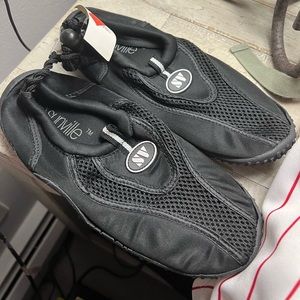 Women’s NWT Size 5 Black Sunville Water Shoes